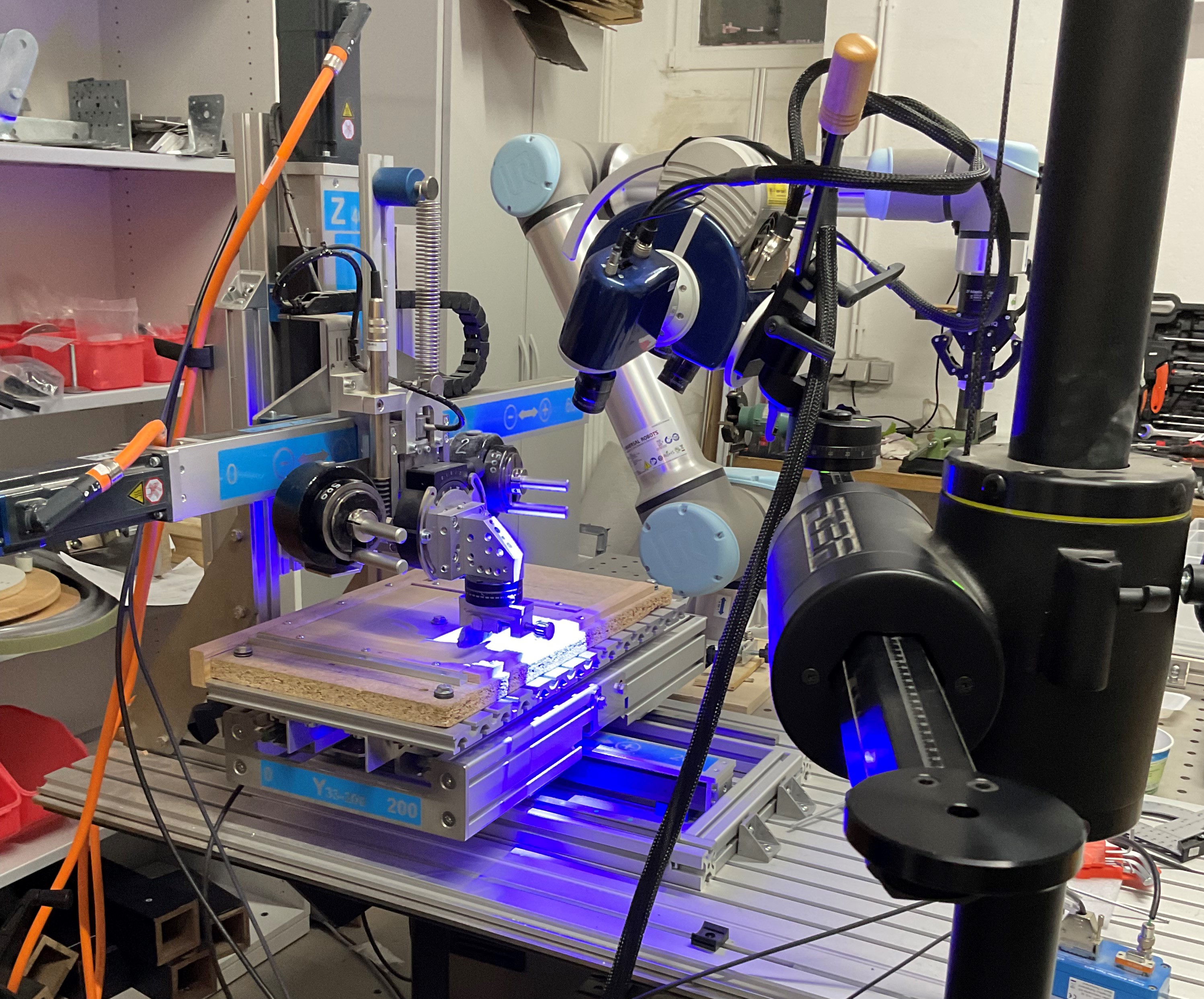 Scanning setup (here: knapped tool sample FLT13-12 and wood contact material OFA-WP1). Scanning setup (here: knapped tool sample FLT13-12 and wood contact material OFA-WP1).