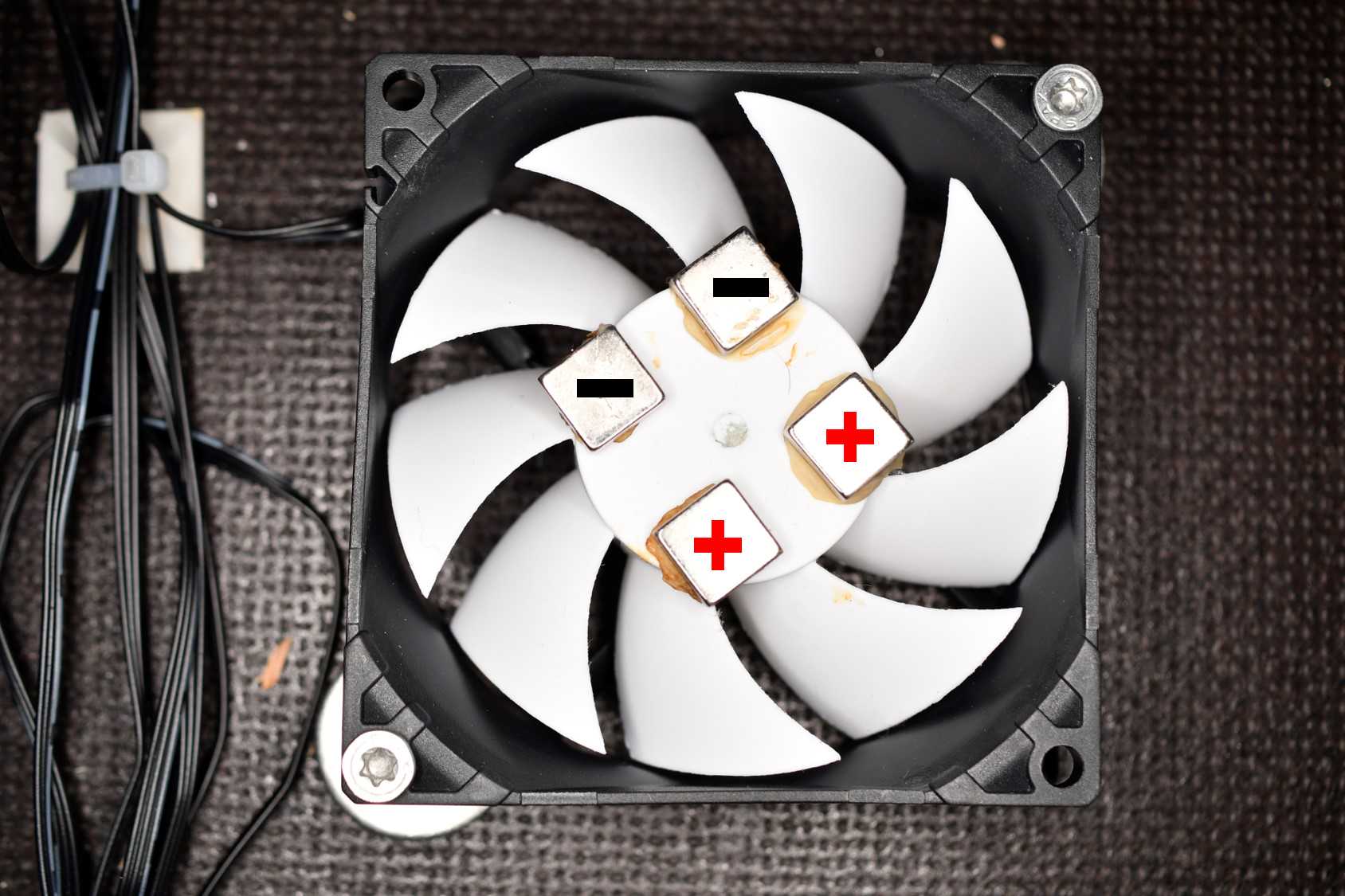 Figure 1: Fan with four magnets mounted on the bearing housing. Figure 1: Fan with four magnets mounted on the bearing housing.