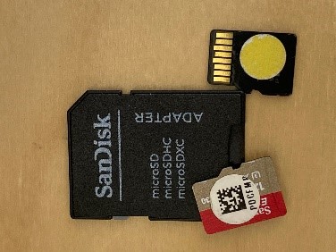 MicroSD cards with Lifeplan code sticker (left) and sticker to indicate MIDDLE (right) with adapter MicroSD cards with Lifeplan code sticker (left) and sticker to indicate MIDDLE (right) with adapter