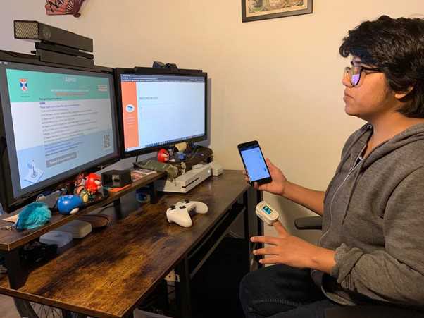 Final setup of the research study where pulse oximeter and ARPOS system acquire data simultaneously. Final setup of the research study where pulse oximeter and ARPOS system acquire data simultaneously.