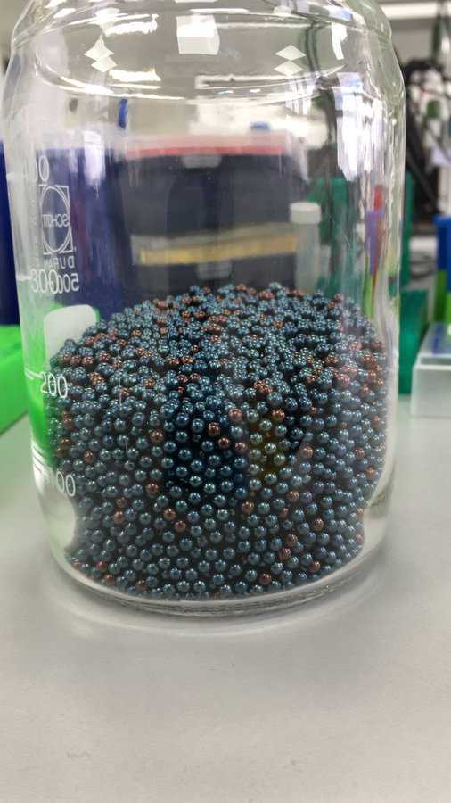 Figure 1: Depending on baking time, carbon steel beads will change colour, this is normal. Figure 1: Depending on baking time, carbon steel beads will change colour, this is normal.