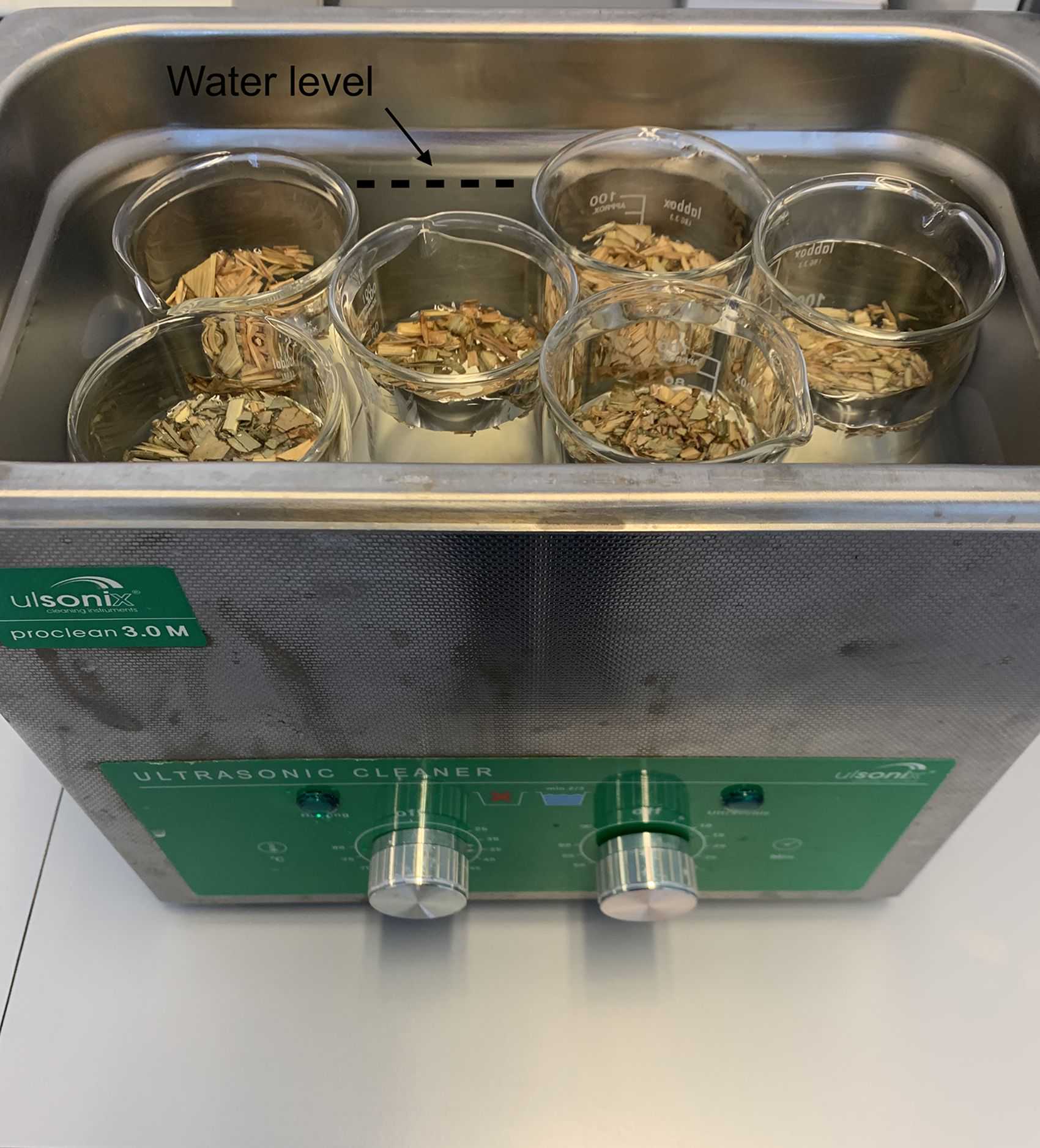 Multiple samples in the ultrasound bath using glass beakers. Multiple samples in the ultrasound bath using glass beakers.
